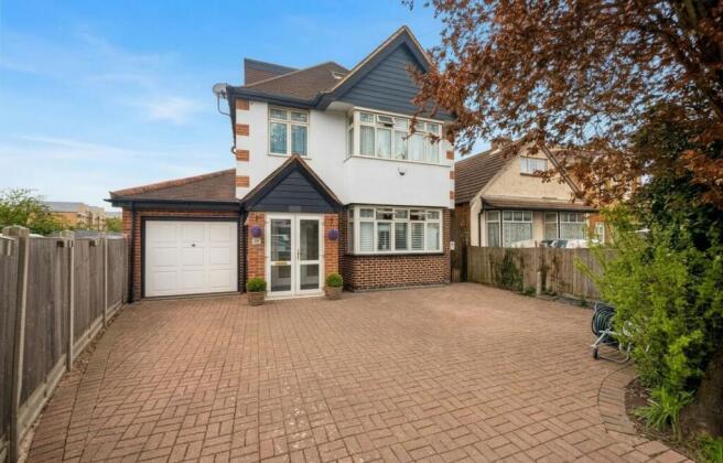 4 bed property, in St. Stephens Road, £750,000