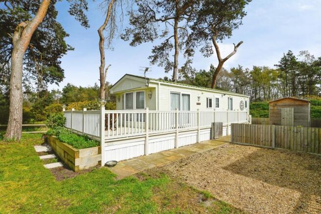 2 bed property, in Dersingham Bypass, £36,995