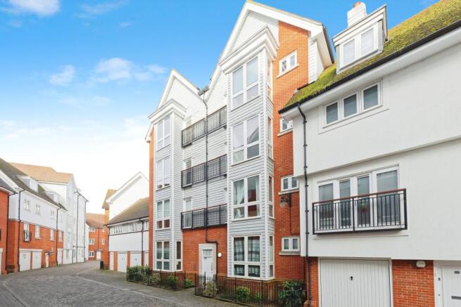 2 bed property, in Back Lane, £225,000