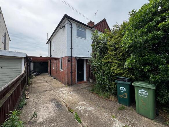 3 bed property, in Bridge Gardens, £450,000