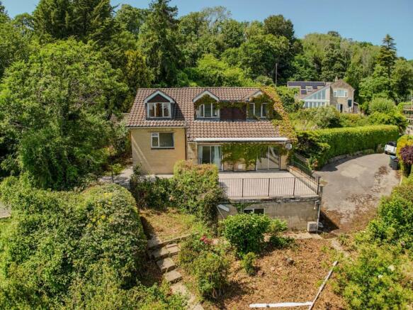 4 bed property, in Woods Hill, £900,000