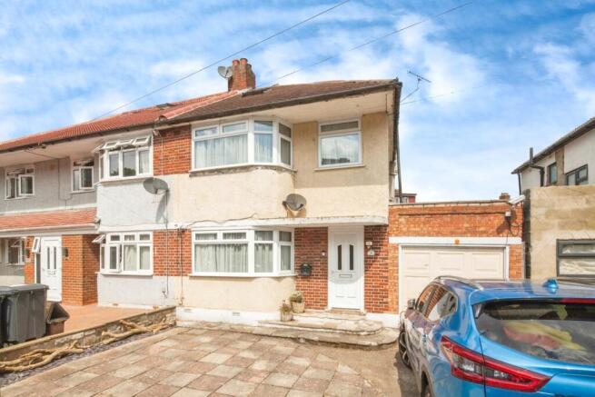 4 bed property, in Riverside Drive, £540,000