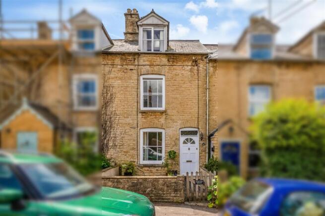 4 bed property, in The Leys, £480,000