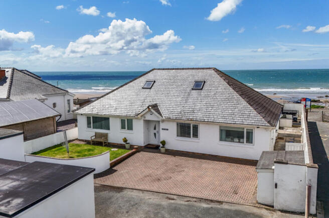 4 bed property, in Sandilands Road, £525,000