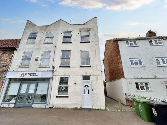 4 bed property, in Nottingham Way, £115,000