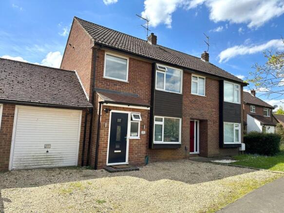 3 bed property, in Hyde Lane, £500,000