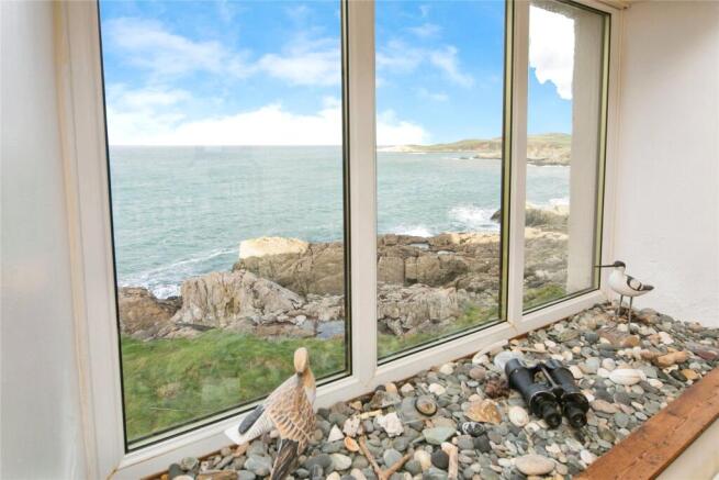 5 bed property, in Cemaes Bay, £485,000