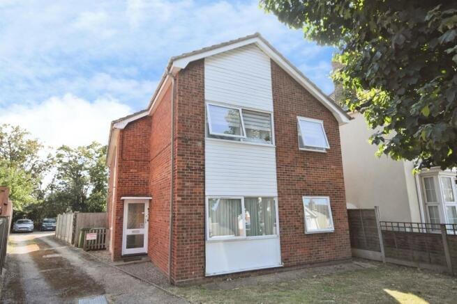1 bed property, in Linden Street, £140,000