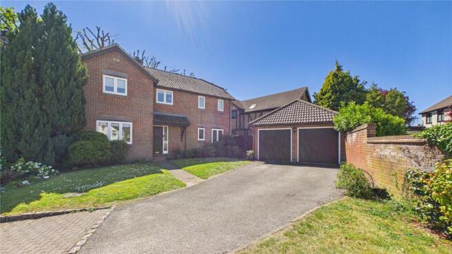 4 bed property, in Lightwater, £750,000