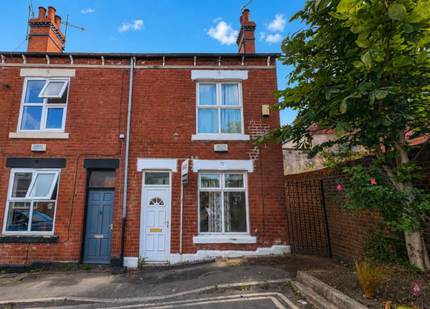3 bed property, in Cecil Square, £190,000
