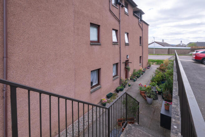 4 bed property, in Old Distillery, £100,000