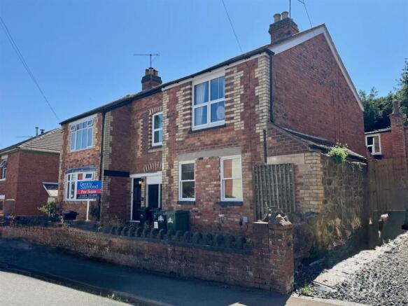 3 bed property, in Quest Hills Road, £275,000