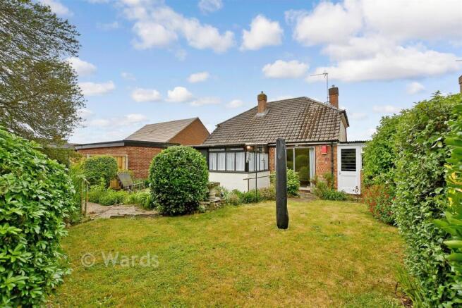 2 bed property, in Greenhill Gardens, £300,000