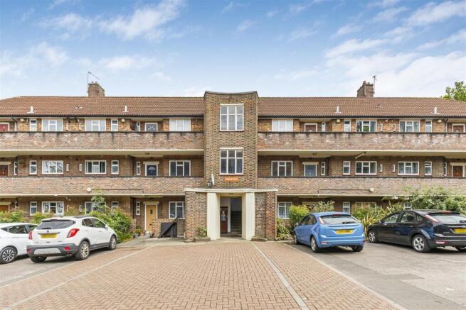 2 bed property, in Toland Square, £315,000