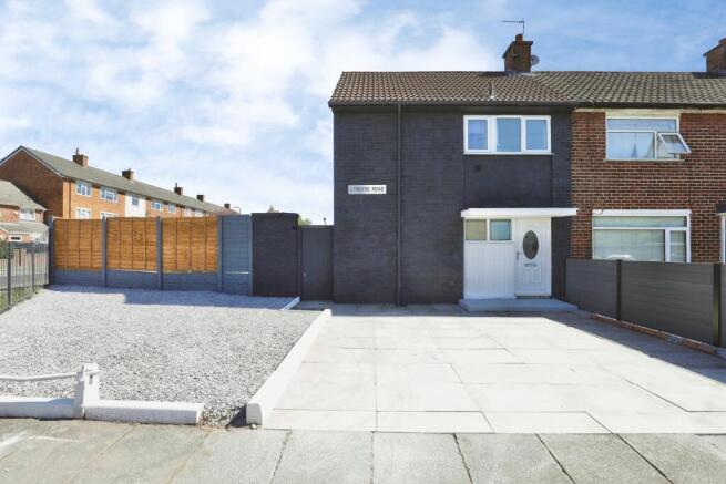 2 bed property, in Lyndene Road, £220,000