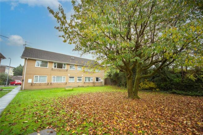 1 bed property, in Penlline Court, £130,000