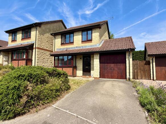 3 bed property, in Fox Brook, £350,000