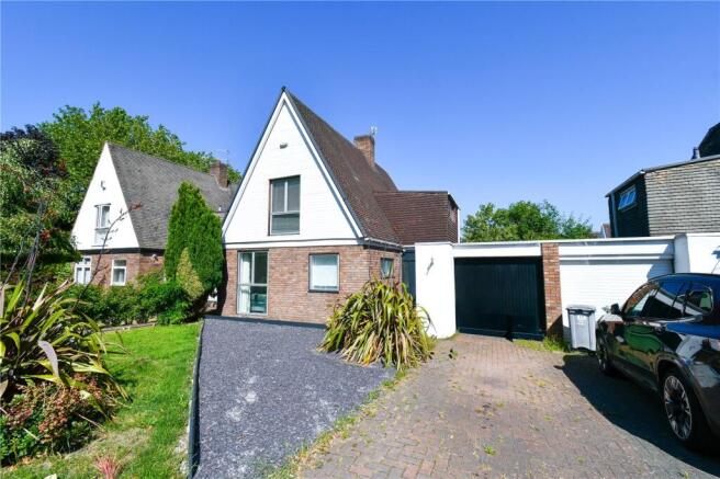 3 bed property, in Poulton Road, £325,000