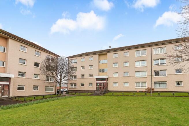 3 bed property, in Glebe Court, £180,000