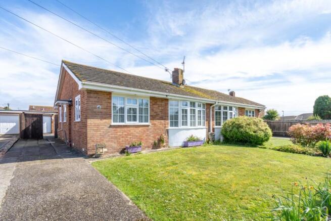 2 bed property, in New Barn Lane, £325,000