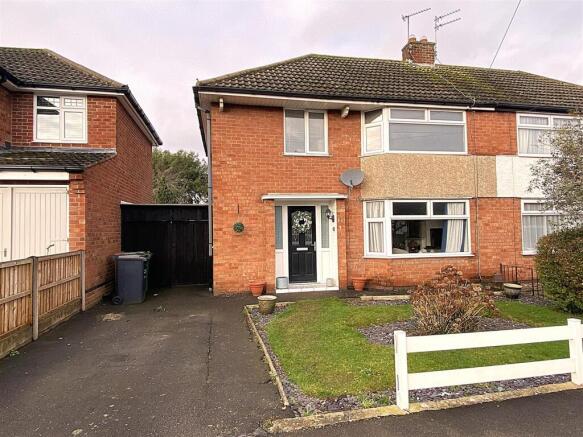 3 bed property, in St. Pauls Drive Syston Leicester, £285,000