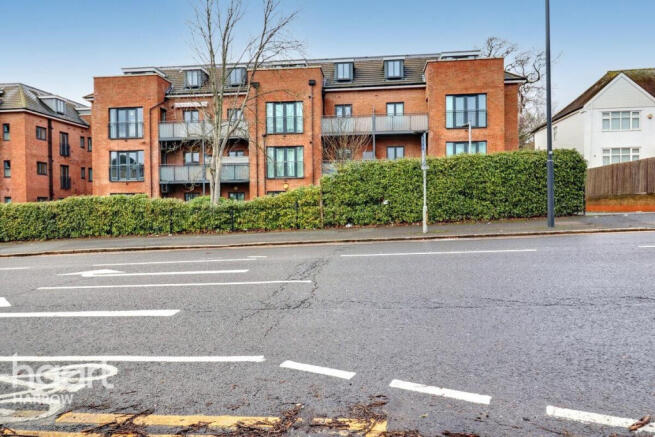 2 bed property, in Sudbury Hill, £400,000