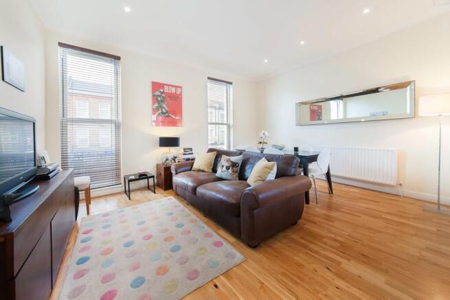 2 bed property, in Great Western Road, £400,000