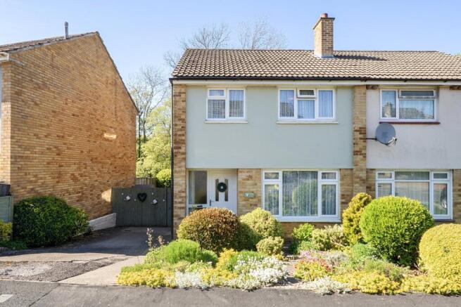 3 bed property, in Wickham Way, £120,000