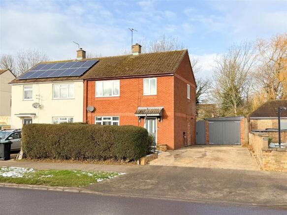 3 bed property, in Willow Brook Road, £180,000