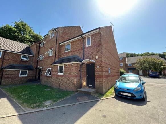 5 bed property, in 83 Park Village, £110,000