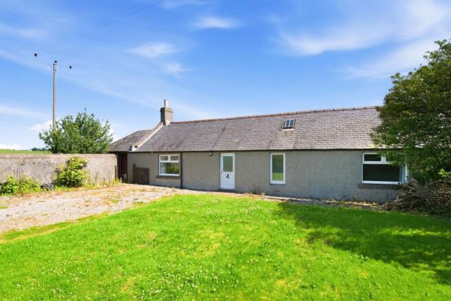 2 bed property, in Kirkside, £140,000