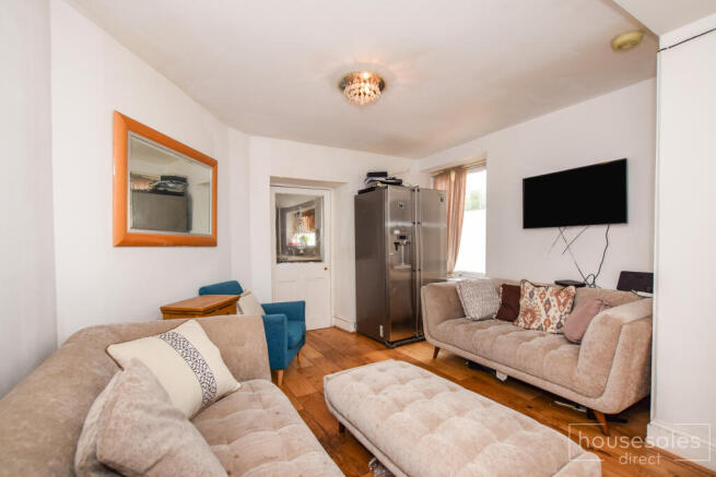 3 bed property, in Beechgrove Avenue, £254,000