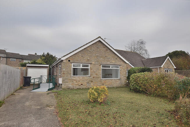 2 bed property, in White Rose Crescent, £225,000