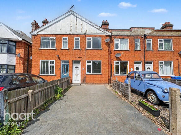 2 bed property, in Tuddenham Avenue, £180,000
