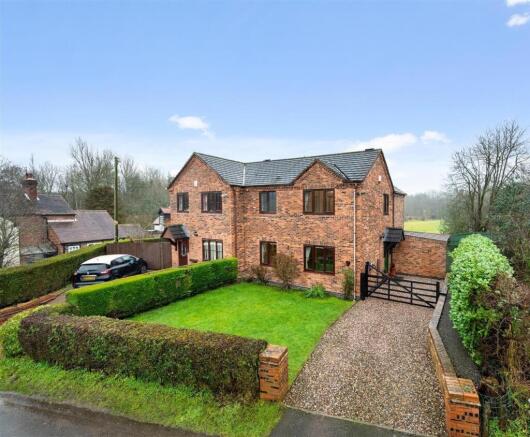 3 bed property, in Brick Kiln Bank, £365,000