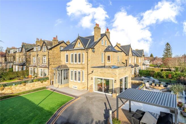 5 bed property, in Street Lane, £1,800,000