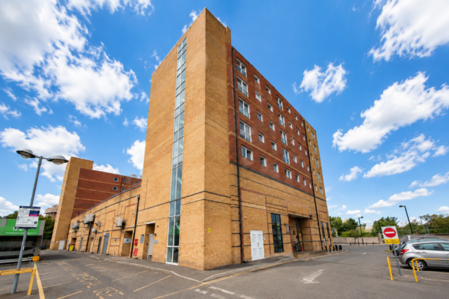 1 bed property, in Mill Court, £170,000
