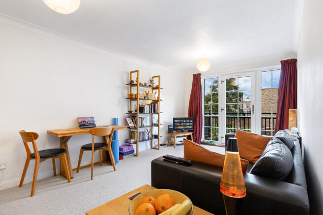 1 bed property, in Providence Close, £385,000