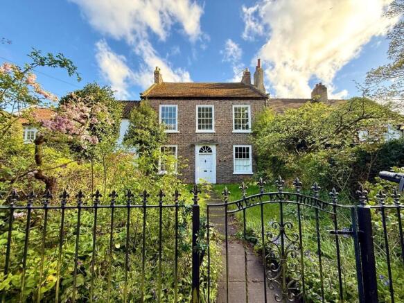 5 bed property, in West End House, £695,000