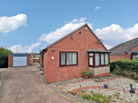 3 bed property, in Clevelands Close, £280,000