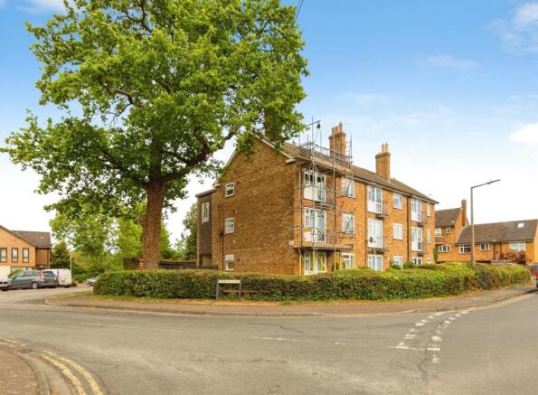 1 bed property, in Thieves Lane, £180,000