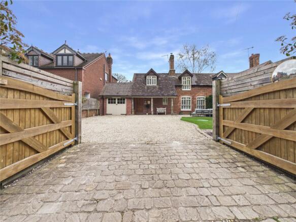 3 bed property, in Shernal Green, £415,000