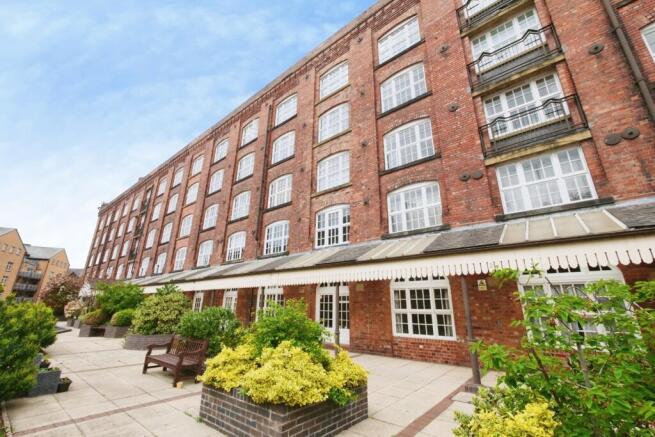 1 bed property, in Navigation Road, £155,000