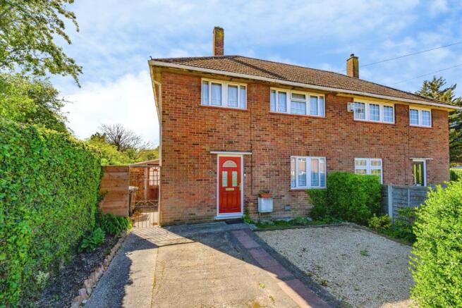 3 bed property, in Montague Avenue, £300,000