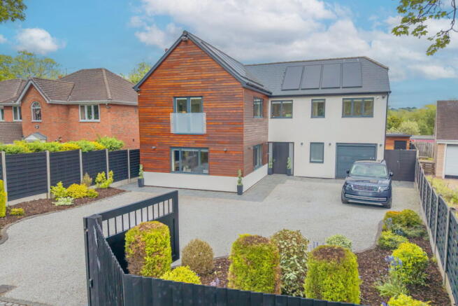 4 bed property, in The Dell, £725,000