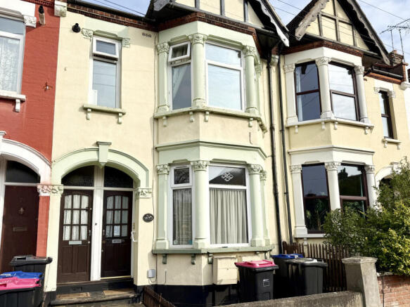 1 bed property, in Silverdale Avenue, £175,000