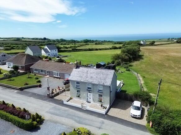 3 bed property, in Maenygroes, £399,950