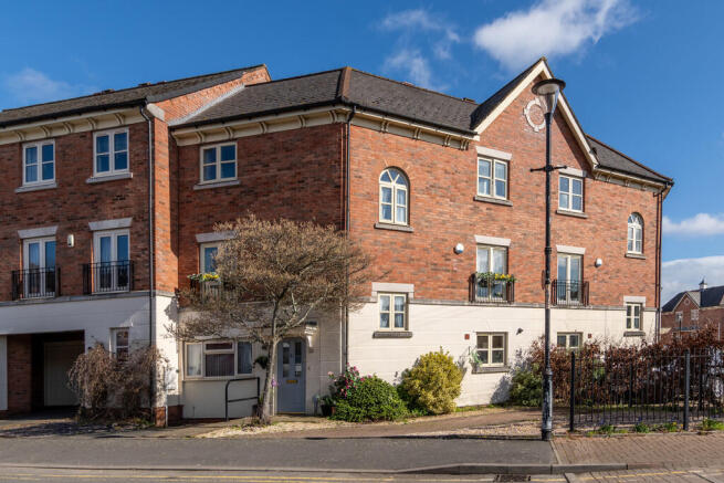4 bed property, in Sansome Place, £450,000