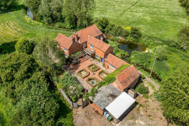 4 bed property, in Grassthorpe, £695,000
