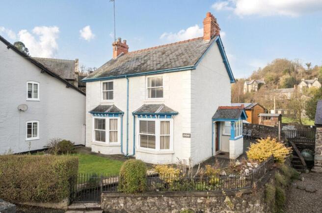3 bed property, in Llanrhaeadr Ym Mochnant, £240,000
